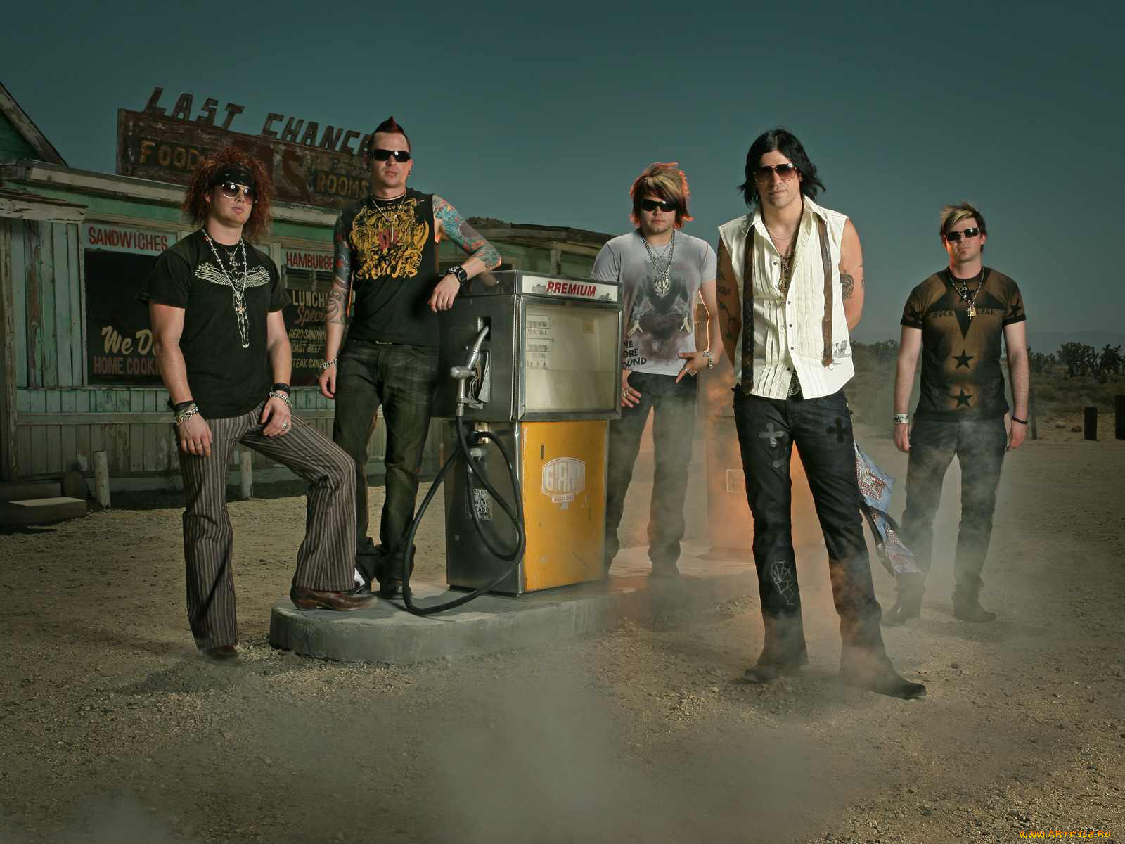 hinder, 